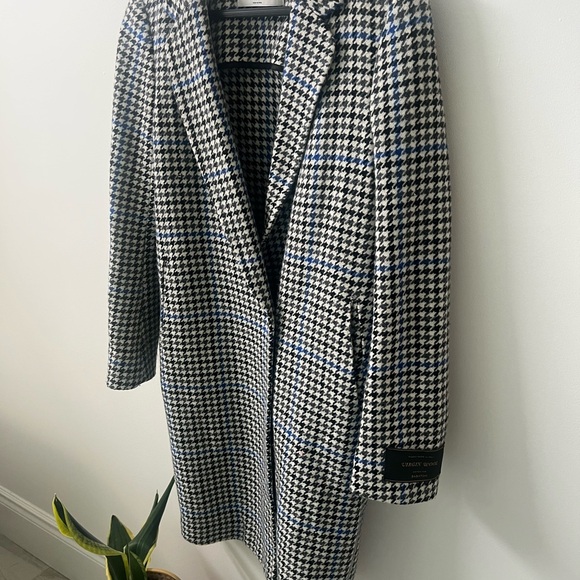 Beautiful wool Aritzia coat in size XXS, checkered black white and blue - Picture 5 of 5